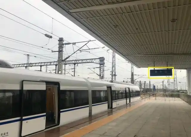 上海市松江区境内的春申站