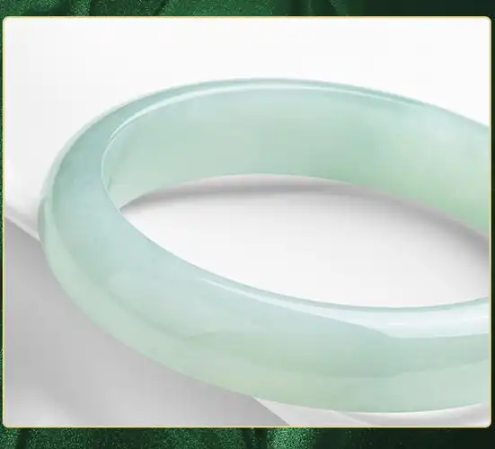 透美翡翠手镯糯种玉镯子缅甸纯色冰糯种贵妃镯油清浅绿色飘绿情人节