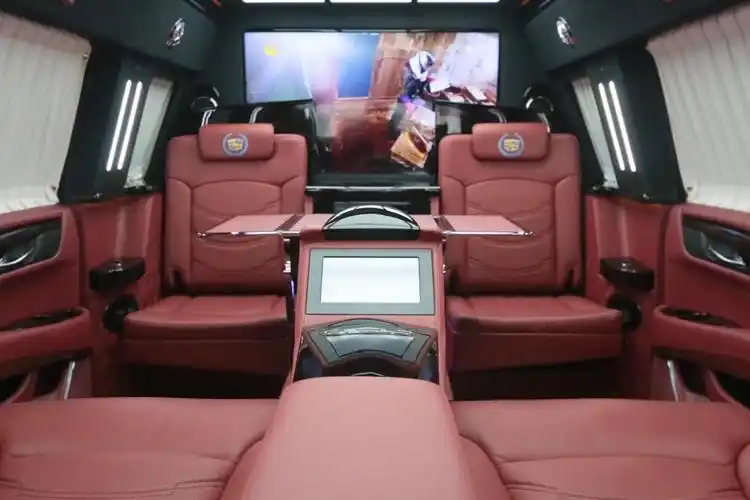 凯迪拉克总统一号奢华的内饰强劲的动力