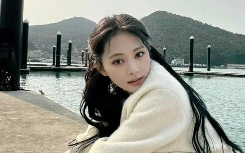 黑发美女!twice周子瑜ig更新和zooc一起的冬天~03@/zooc_official