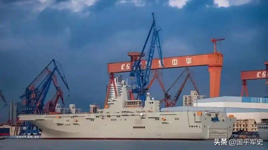 31海南舰入列南部战区海军拥有抢滩登陆和夺岛能力075型两栖攻击舰首