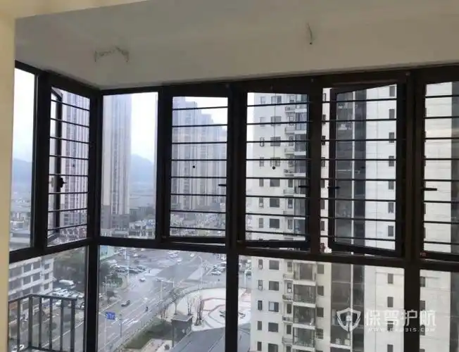 高层适合装哪种防护窗?