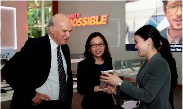 任正非卸任后,此女凭实力当选华为董事长,带领公司狂赚千亿_孙亚芳