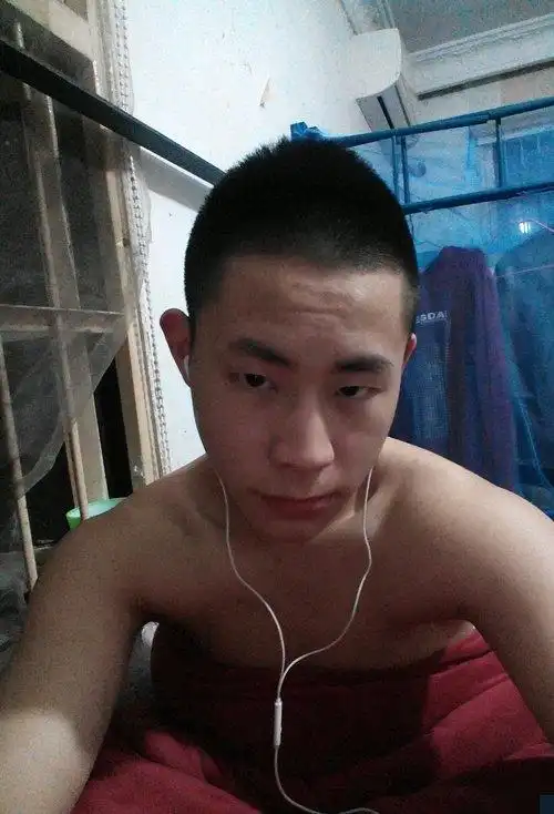 男生剃最帅酷子弹头发型hold潮流的短头发设计