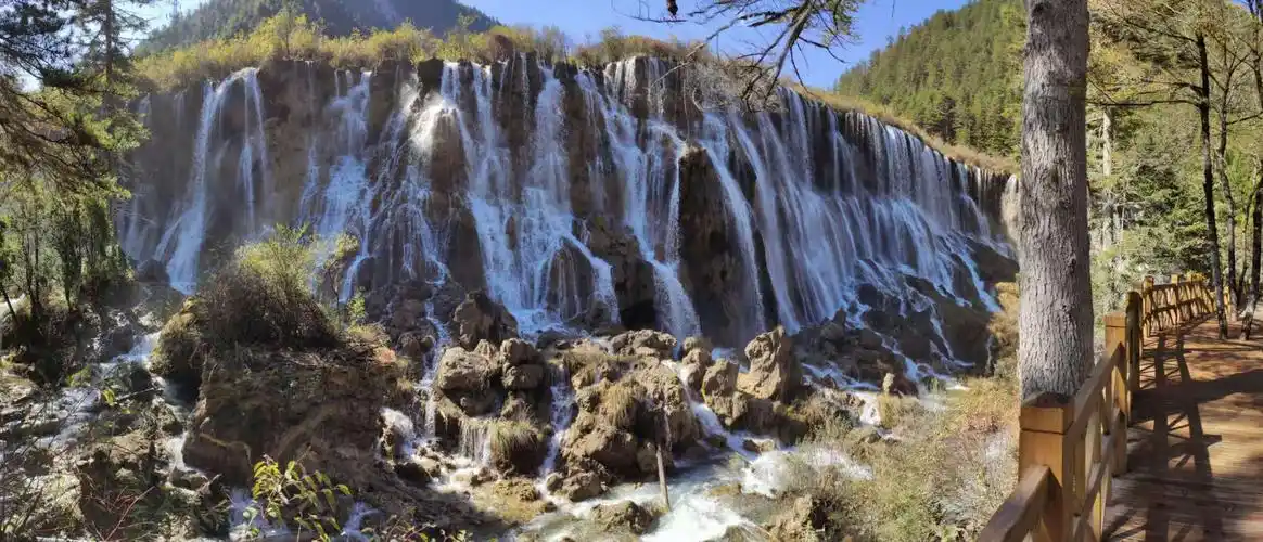 诺日郎瀑布,此地方是"西游记"中的孙悟空,唐僧师徒等人,去西天取经的