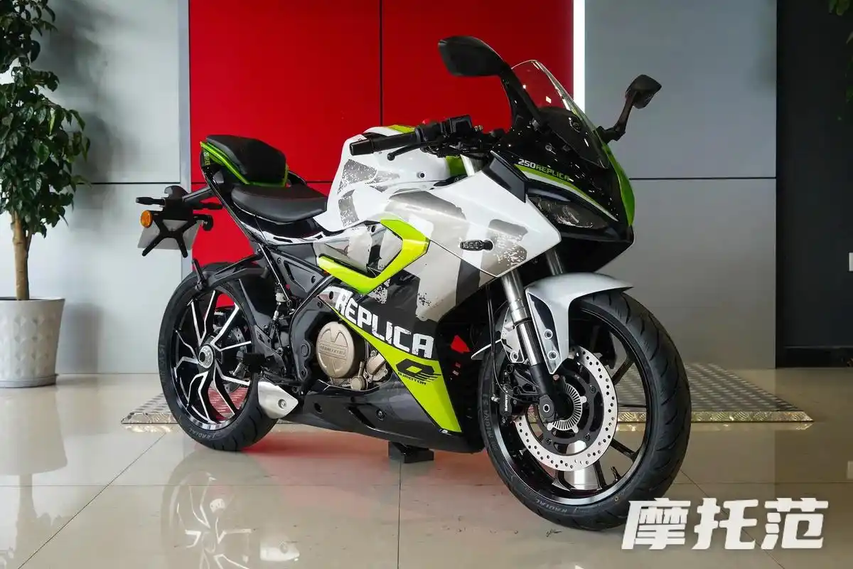 钱江赛250,2022勥版单摇臂. 车19999买 - 抖音