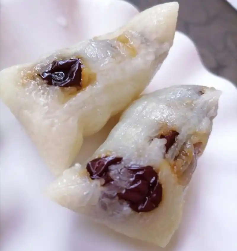 红枣甜粽 蜜枣四角粽的包法的做法步骤图