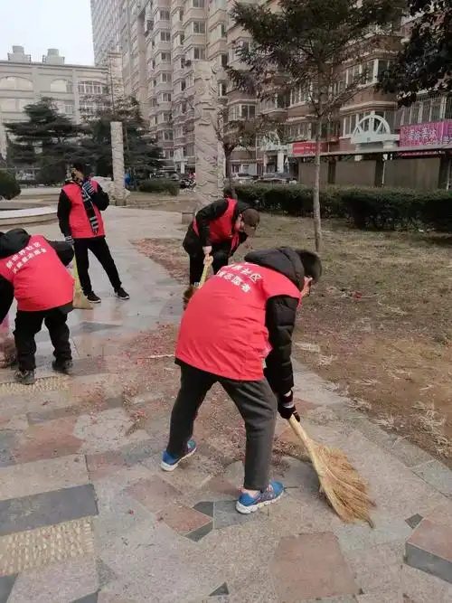 万华小学五年级一班雏鹰小分队,走进"新世界社区"