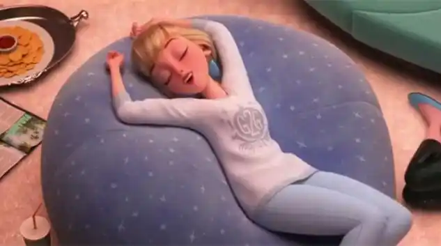 迪士尼公主们的那些坐姿,乐佩用头发当沙发,艾莎和花木兰女王范