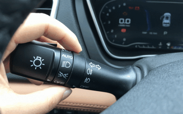 灯光组合开关 - 你的车还有"智能转弯灯"?