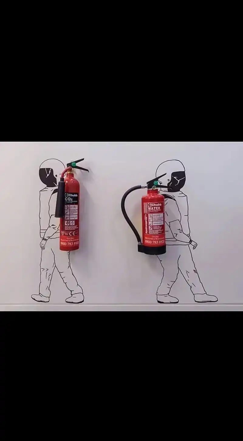 办公室灭火器设计,一般4公斤干粉灭火器,25平米一具#商业空 - 抖音