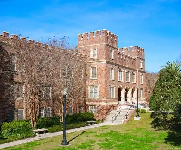 培养出众多艾美奖,奥斯卡,托尼奖等大奖得主的美国十大艺术学院之一