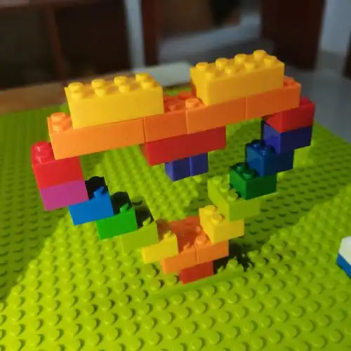 今天突发奇想拿出来拼了拼彩虹爱心积木7815,简单容易#乐高积木