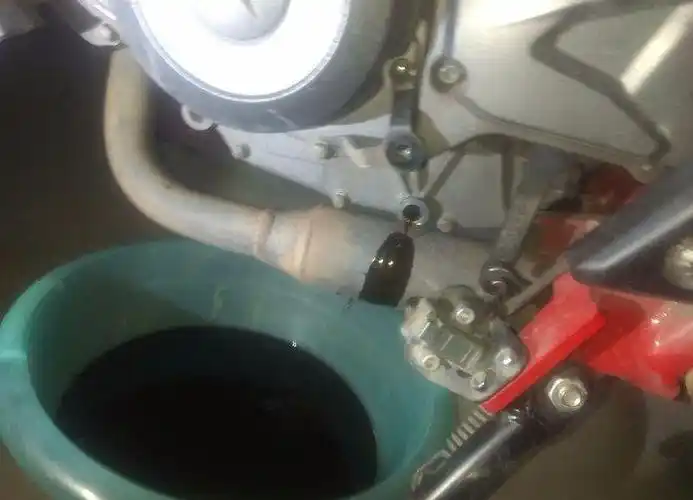 手把手教你给自己的摩托换机油,爱车怎么能不会保养它