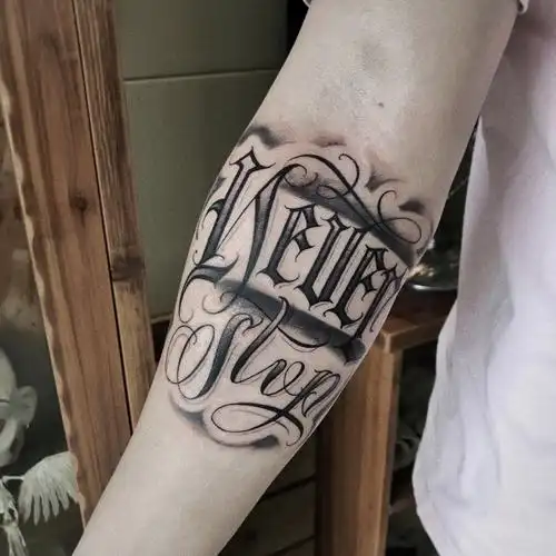 7915这个好认吧～never stop客人是自律积极向上的健身教练94第