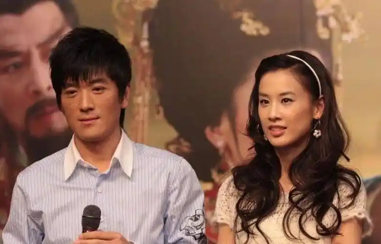 杨子黄圣依直播引热议,女方满脸疲惫不耐烦,杨子近照沧桑认不出_网友