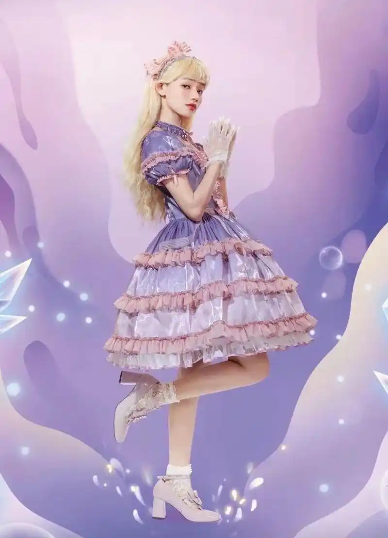 被紫色系洛丽塔美到了,今年早秋,学lo娘这样穿就"稳赢"!