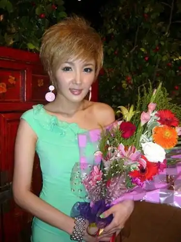 蒙古国歌手阿茹娜最新力作——《月亮对我说》.