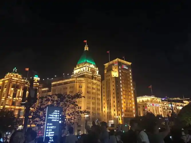 在上海生活了很多年,翻开08年刚到上海的照片,所有的瞬间历历 - 抖音