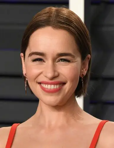 权游龙母亮相奥斯卡晚宴,一笑起来颜值彻底崩塌_笑容