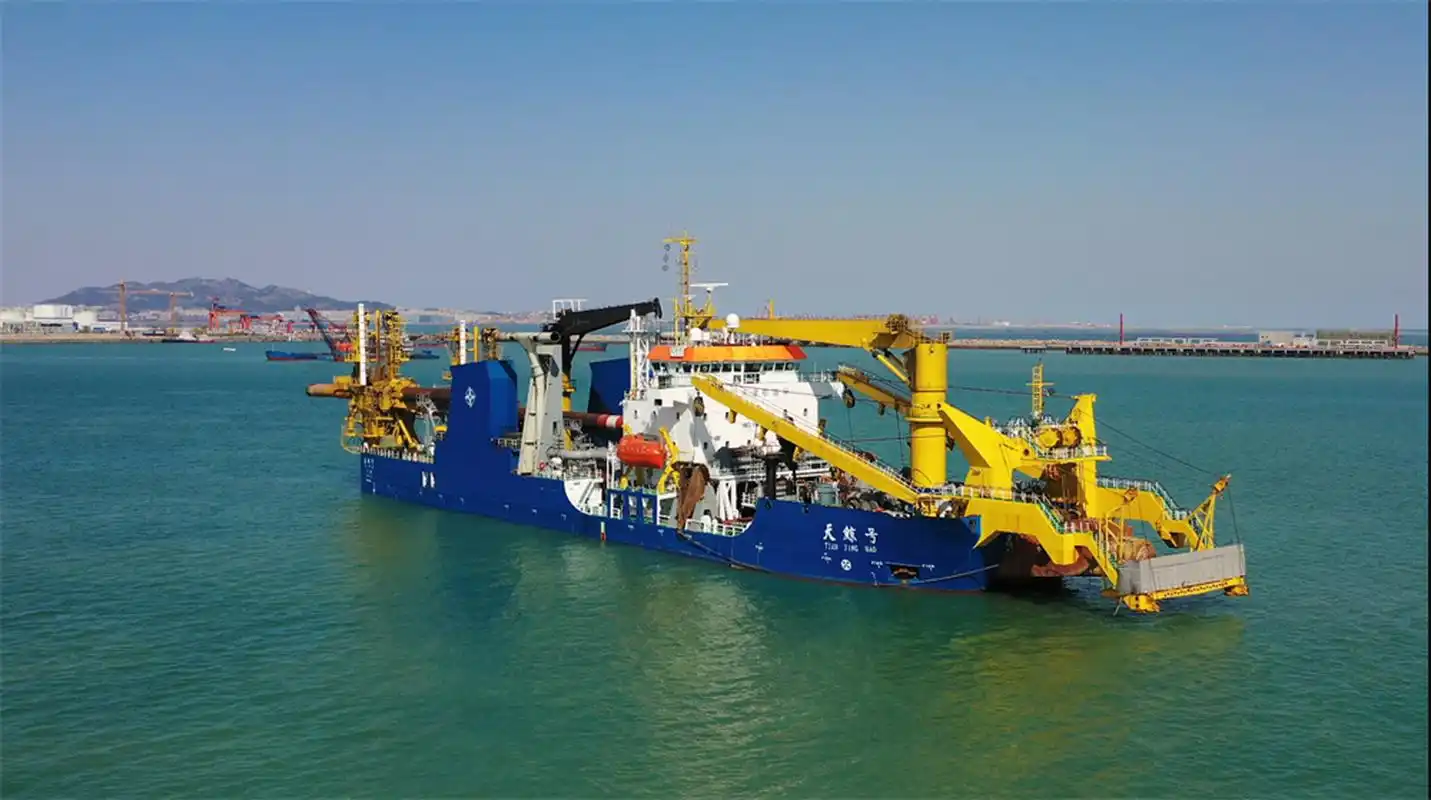 南边的局势很微妙,天鲸号南下了,填不填岛,终归是