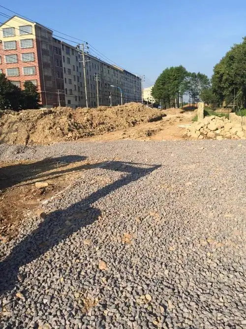 广场铺碎石垫层
