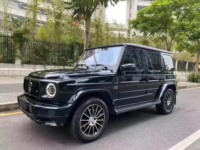 全新奔驰g提车落地180万40t三把锁硬朗外观真霸气