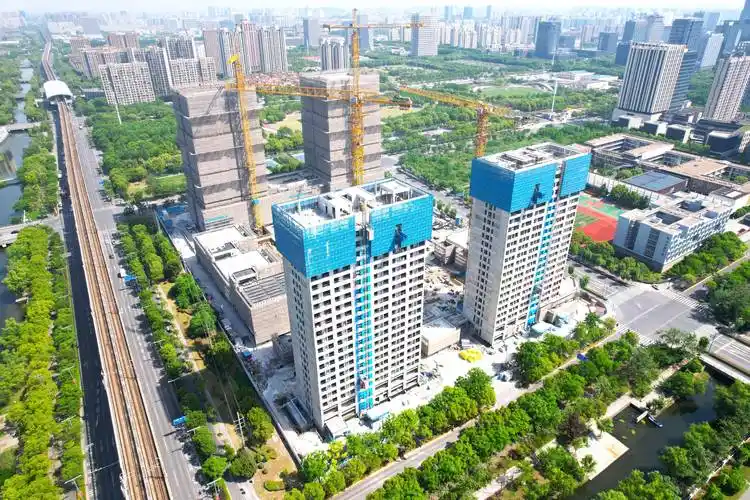 中建三局上海嘉定新城东方财富总部园区项目完成封顶节点_金融_企业