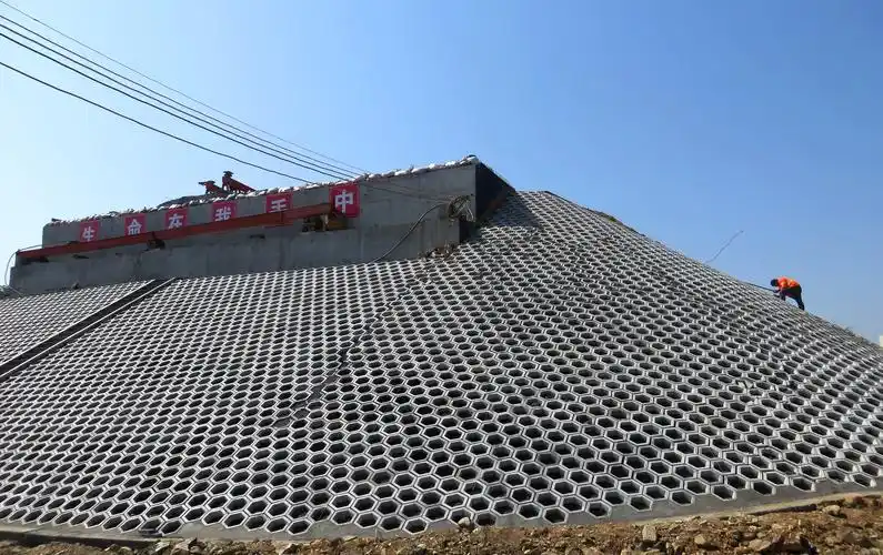 金带河桥台进入锥坡防护施工