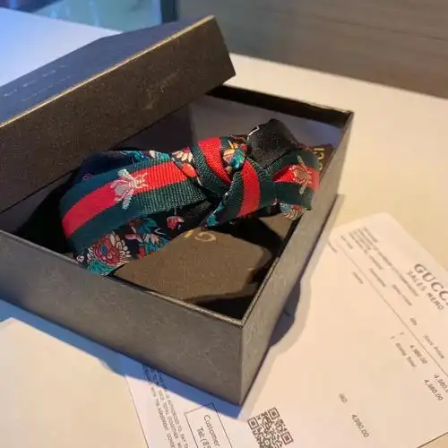 gucci小蜜蜂发箍_古驰怎么样_发箍_搭配_时尚_配饰