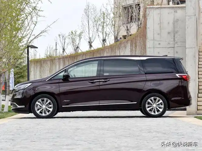 机场接人好车,大7座,白内饰,实拍别克gl8