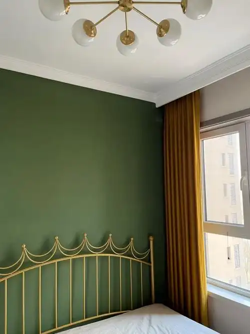 复古绿背景墙金丝绒窗帘配色绝了