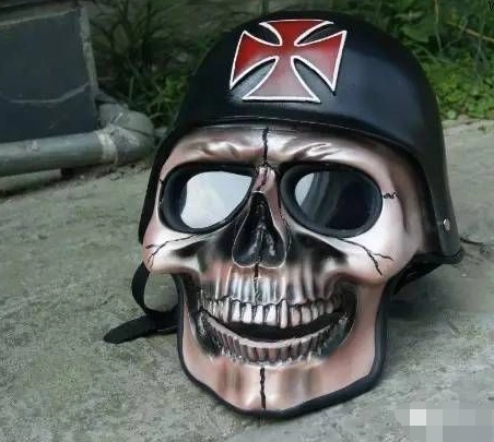 6种史上最奇葩的摩托车头盔,看到它们让你想到谁?蝙蝠侠上榜!