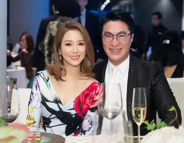 李嘉诚带徐子淇参加动土仪式,阔太徐子淇站c位贵气十足|徐子淇|阔太