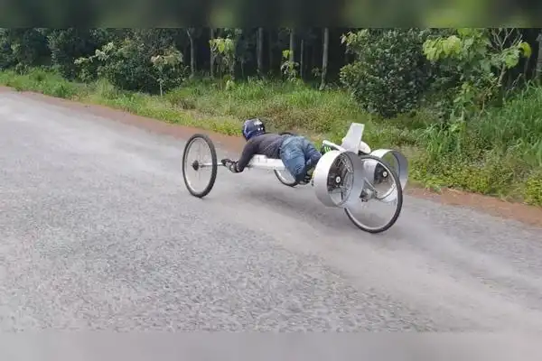 牛人把风扇改造三轮车造型非常独特起步的瞬间太拉风了