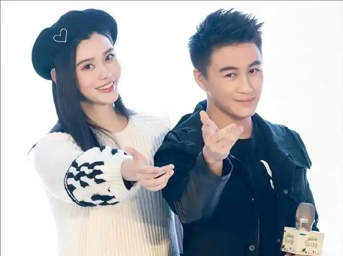 原创何猷君等奚梦瑶吃饭,放下筷子的那一刻,暴露了真"面目"_节目_背景