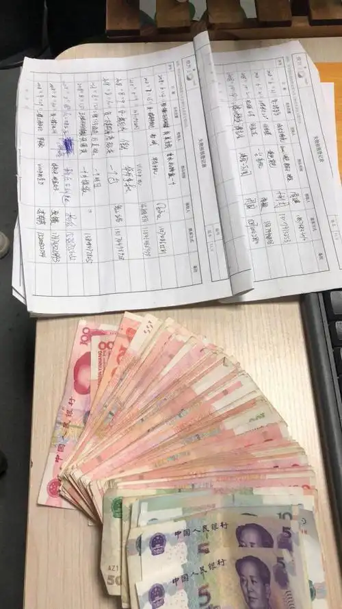 长沙60岁保洁员捡到1万块钱上交 够他三月工资