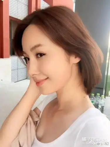 最近播出的《醉玲珑》中,李呈媛饰演靳妃↓ 李呈媛被称作是"微笑女王"