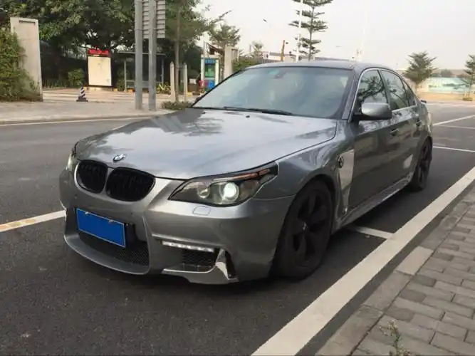 宝马老五系e60改装1m款大包围套件炫酷