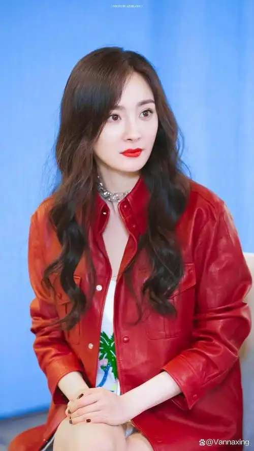 女明星的穿衣打扮很时尚