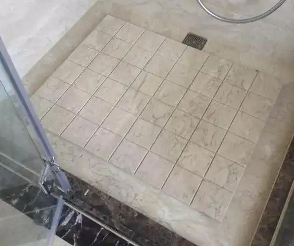 卫生间淋浴房地面还在贴瓷砖?2023年流行这样做!_设计456网