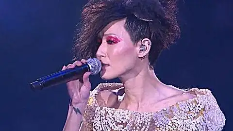 卢巧音王力宏合唱《 好心分手》,句句撕心裂肺,超级好听