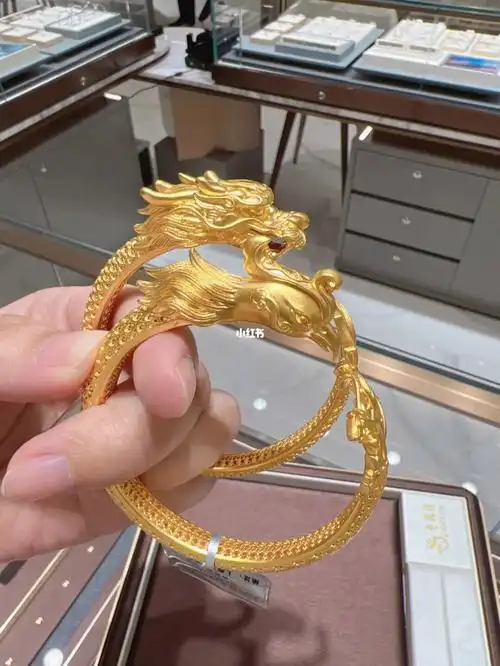 老凤祥霸气龙凤手镯