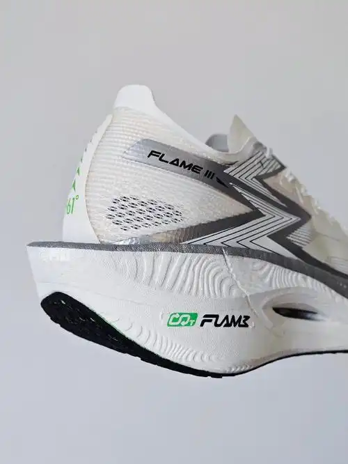 飞燃3m1ro全方位升级的新飞燃优秀的竞速训练跑鞋鞋