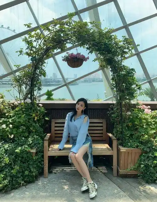 潘玮柏官宣结婚,准新娘"luna宣云"真是气质女神,漂亮大气_白色_蓝色