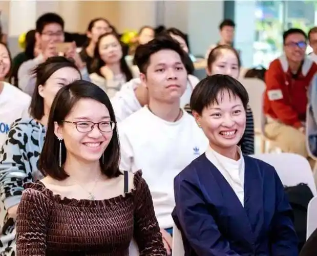 社群经济下莲妈读书山珊是如何靠自媒体发家的