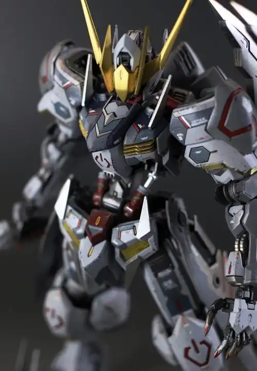 金属色涂装加灯改造麒麟臂巴巴托斯高达模型