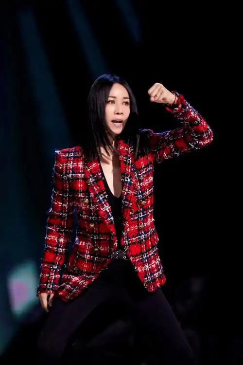 《姐姐2》四公造型那英组全员西装 杨丞琳组御姐范十足