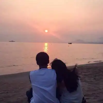 情侣头像 [一对] 清纯风 背影 黑色系 反感 重影 乖巧 [背景] 简洁 白