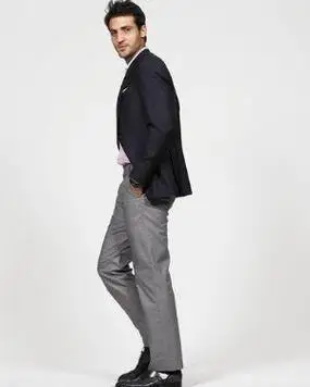 上衣灰色裤子搭配什么颜色鞋子谢谢灰咖色简约休闲九分裤灰色裤子搭配